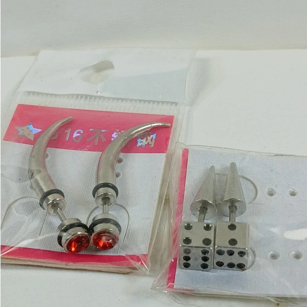 Vintage Surgical Steel 18G Earring Set Ruby Red Horn Spike‎ Dice Deadstock New